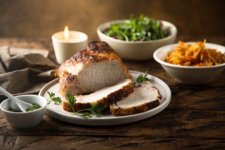 Запеченная свиная вырезка с майонезом и имбирем в аэрогриле