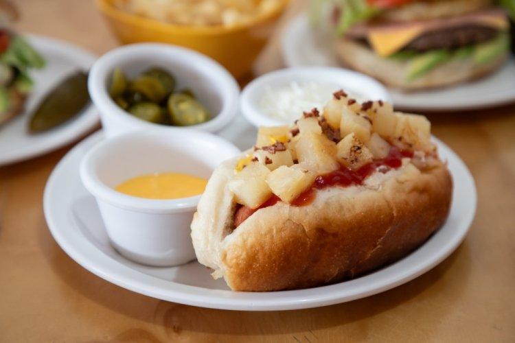 Хот-доги с ананасами и сыром в аэрогриле