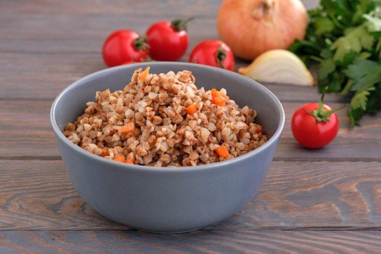 Гречка с луком и морковью в аэрогриле