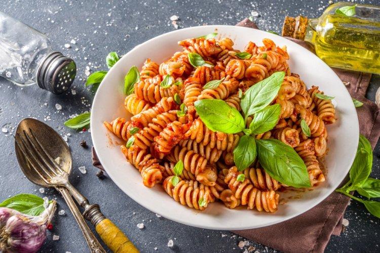 Макароны, запеченные с томатами в аэрогриле