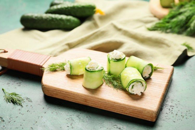 Рулетики из огурца с творожным сыром