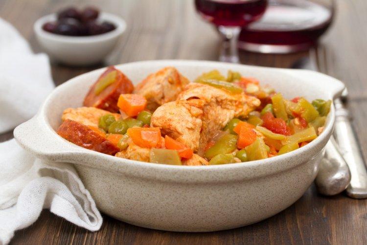 Тушеная индейка с овощами