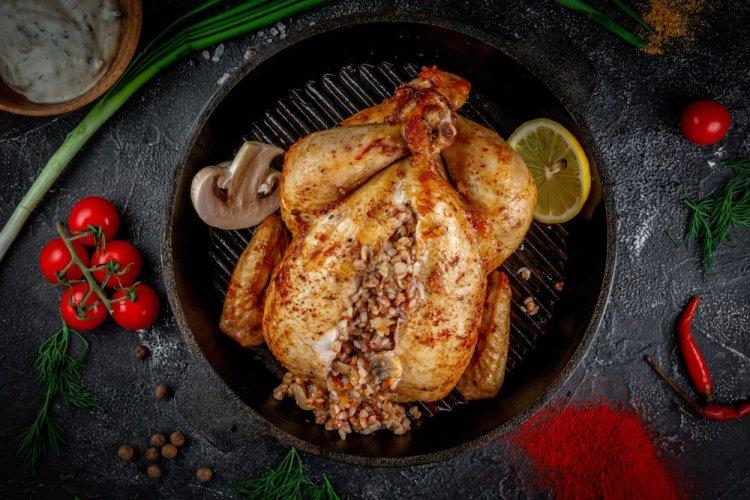 Курица, запеченная с гречкой и грибами в аэрогриле