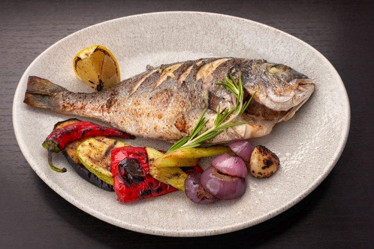 Дорадо с овощами в фольге в аэрогриле