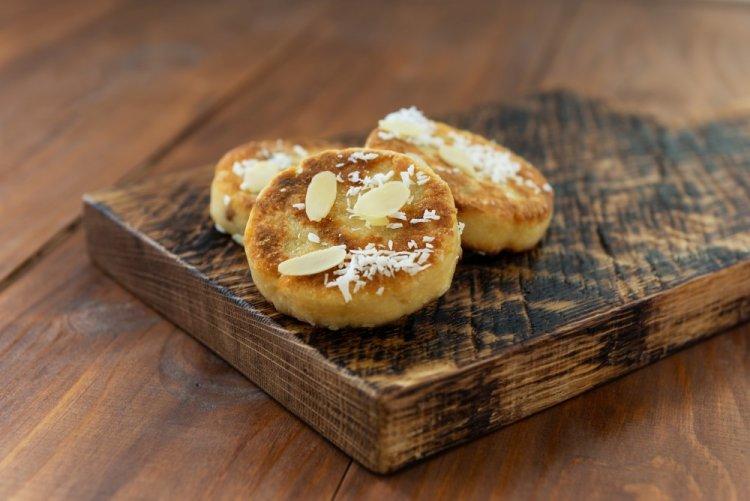 Сырники с лимоном, изюмом и тофу