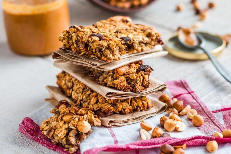 Овсяные батончики с орехами и сухофруктами