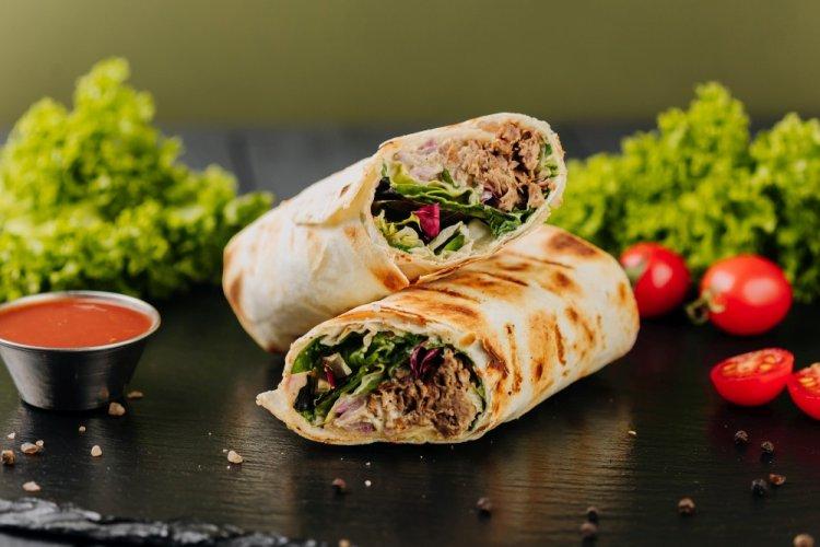 Рулет из лаваша с тунцом