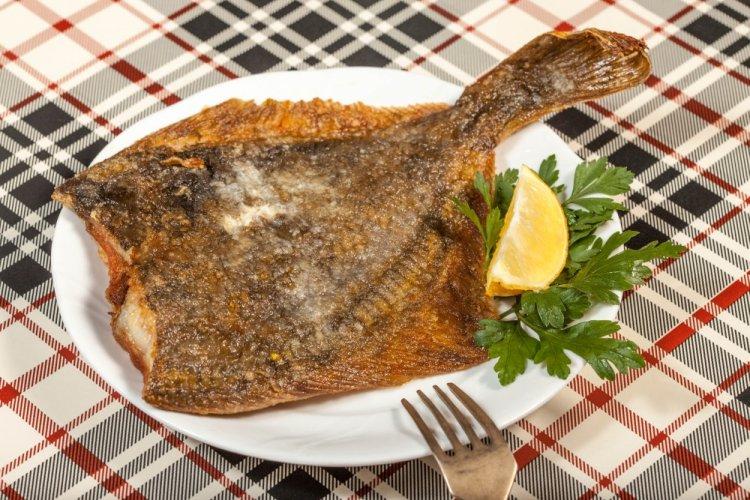 Камбала с горчицей и медом на мангале