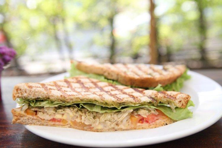 Сэндвичи с курицей и корейской морковью
