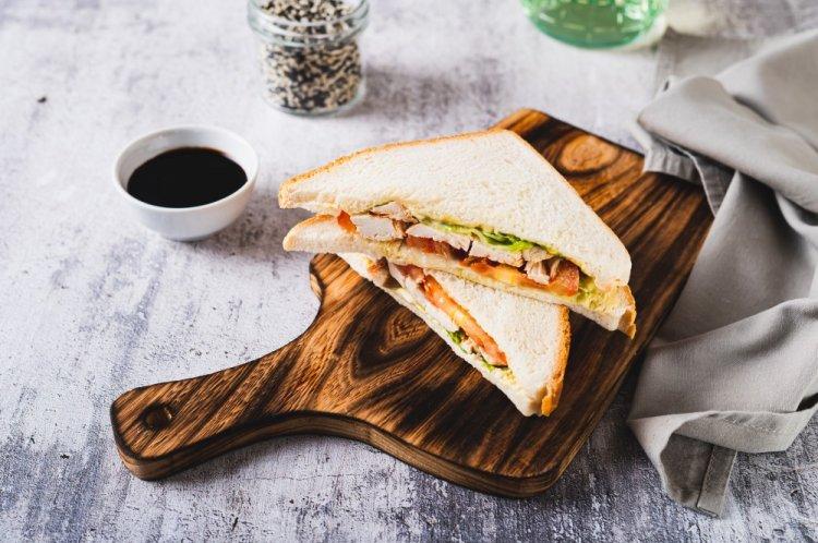 Сэндвич с курицей и болгарским перцем