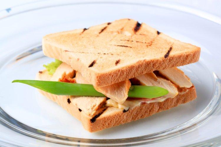 Сэндвичи с курицей и рукколой