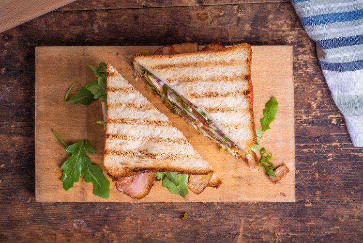 Сэндвичи с курицей и беконом