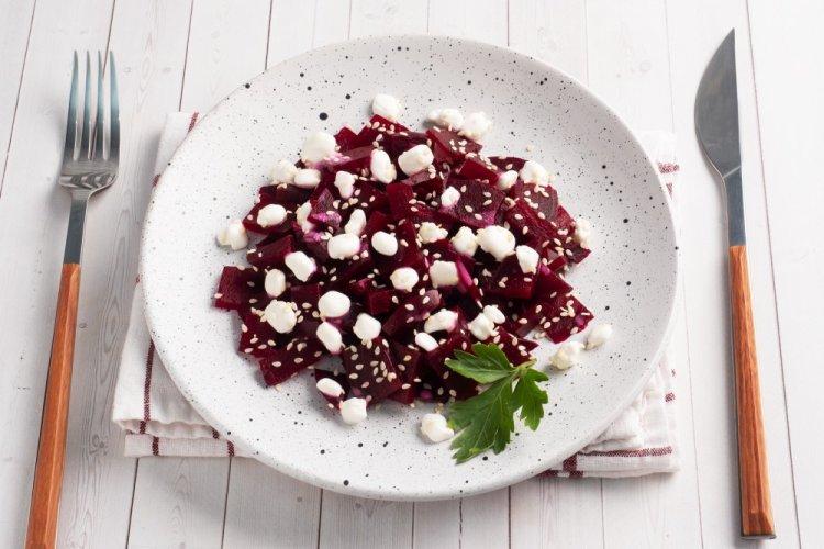 Салат со свеклой и творогом