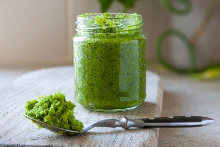 Чесночные стрелки через мясорубку на зиму