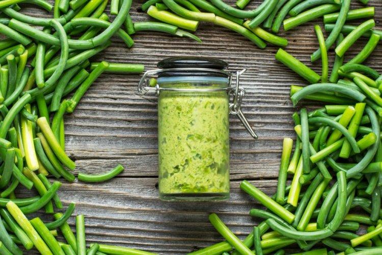 Сливочное масло с чесночными стрелками на зиму