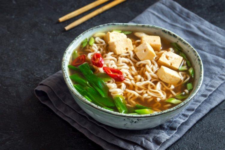 Суп с лапшой и тофу