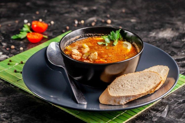 Солянка с консервированной сайрой и квашеной капустой