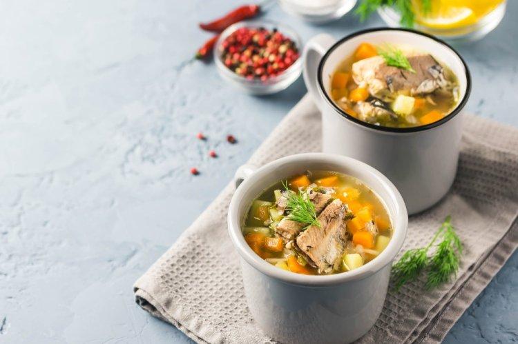 Суп с консервированной сайрой и зеленым горошком