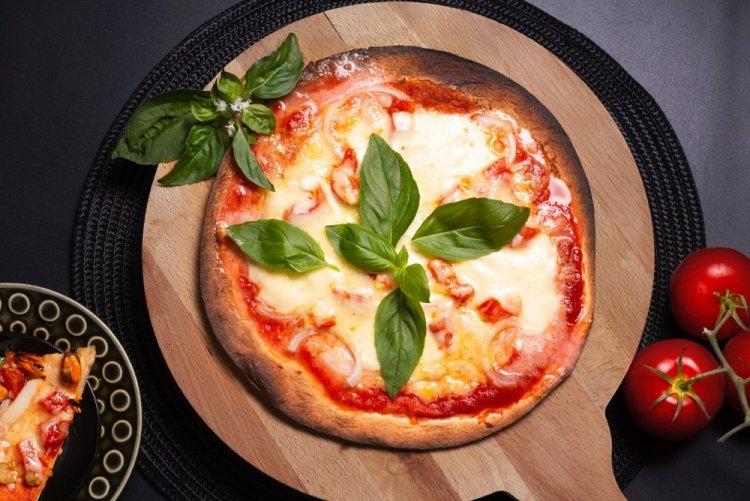 Пицца Маргарита на тортилье