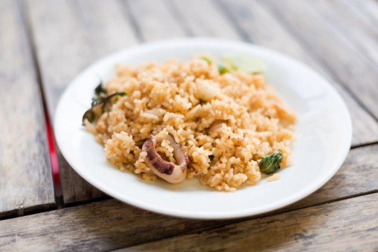 Постный плов с кальмарами