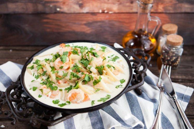 Кальмары с креветками в сливочном соусе