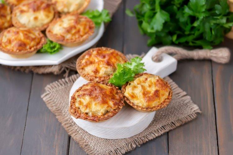 Тарталетки с крабовыми палочками в аэрогриле