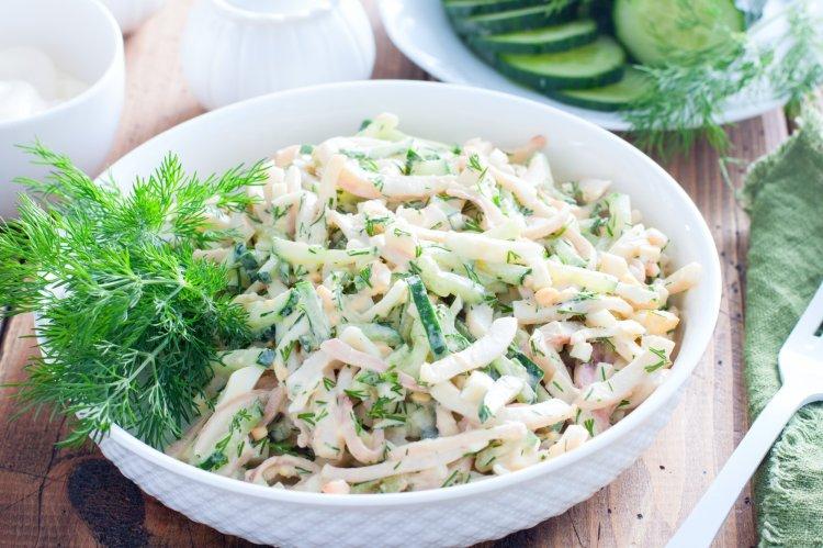 12 салатов с кальмарами и огурцами, которые готовятся проще простого