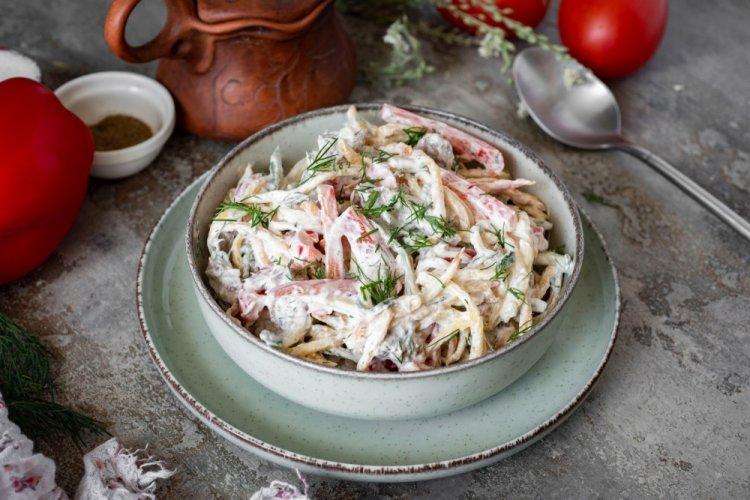 Салат с кальмарами, огурцами и болгарским перцем