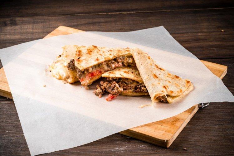 Тортилья с фаршем в аэрогриле