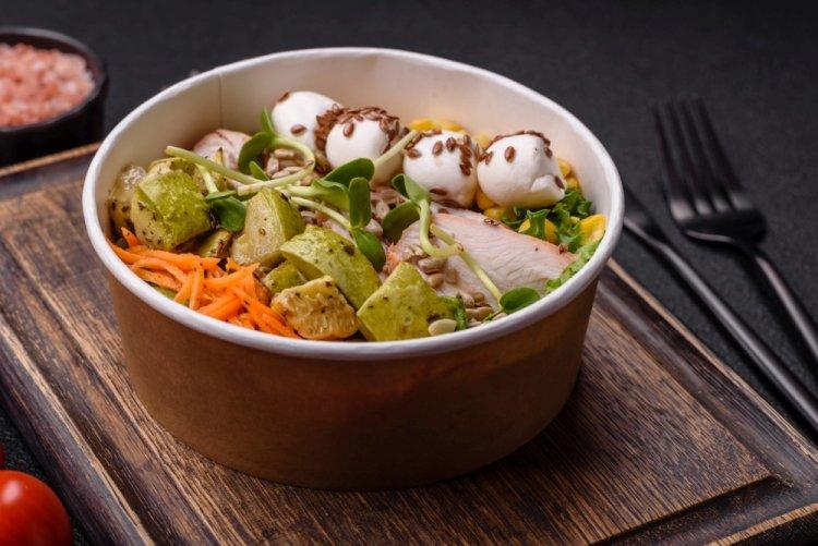 Боул с куриным филе, гречкой и овощами