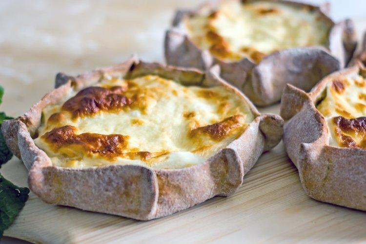 Карельские калитки на кефире с картошкой и грибами