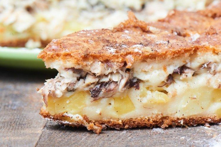 Заливной пирог с сайрой и картошкой