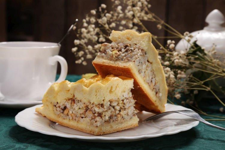 Заливной пирог с сайрой и рисом