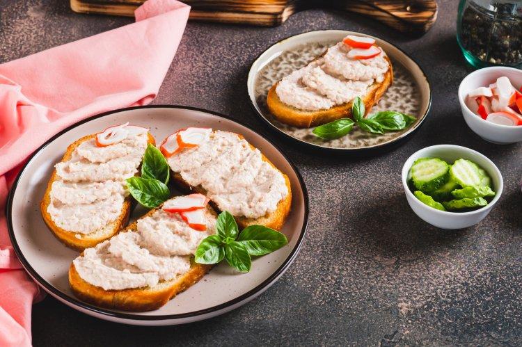 Брускетты с крабовыми палочками: 8 быстрых и легких рецептов