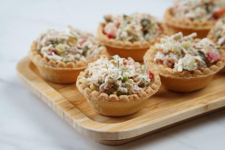 Суши-тарталетки с консервированным тунцом