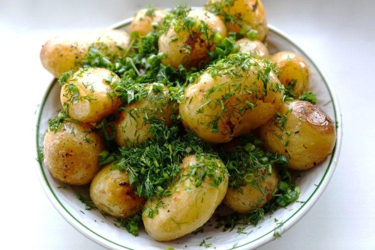 Молодая картошка с чесноком и укропом в аэрогриле