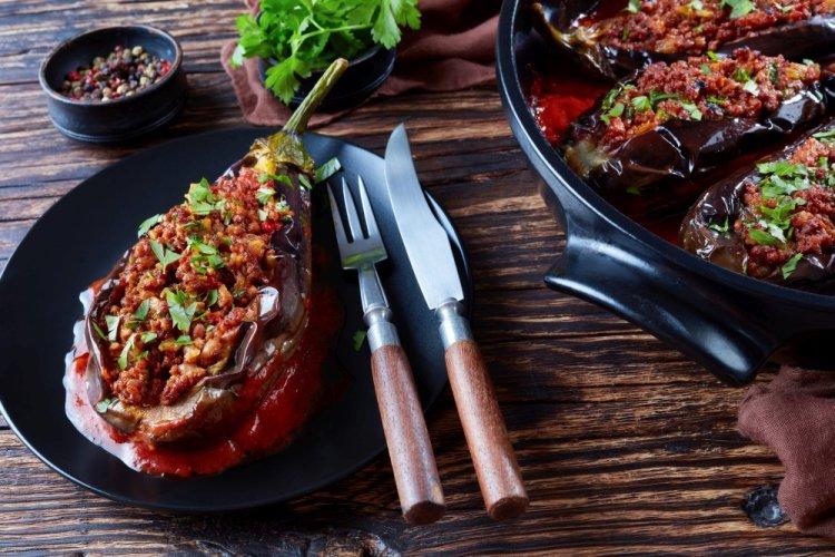 Лодочки из баклажанов с куриным фаршем
