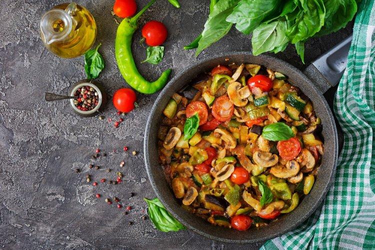 Овощное рагу с баклажанами и грибами