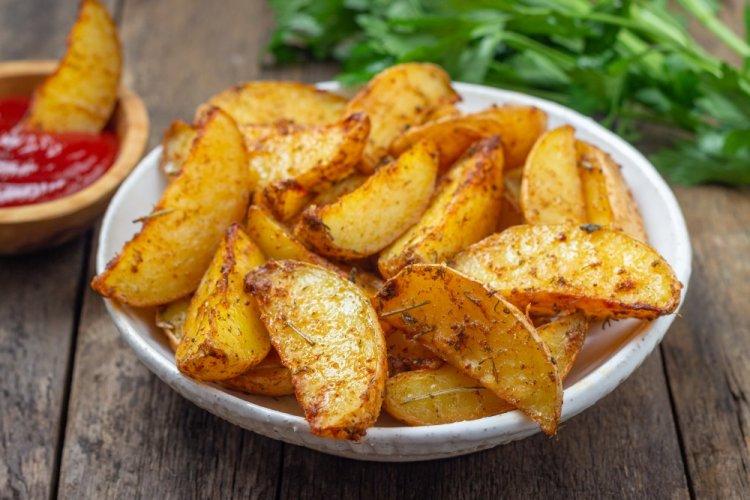 Картофельные дольки с чесноком в аэрогриле