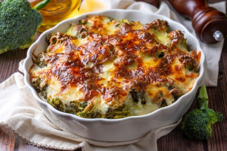 Запеченная индейка с брокколи и цветной капустой