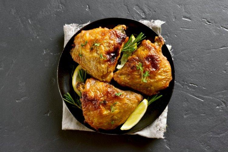 ПП куриные бедра с лимоном и розмарином в духовке