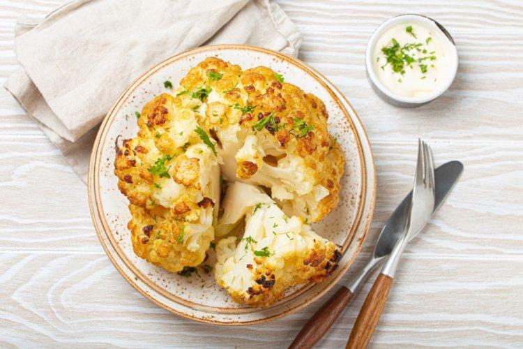 Запеченная цветная капуста с горчицей целиком