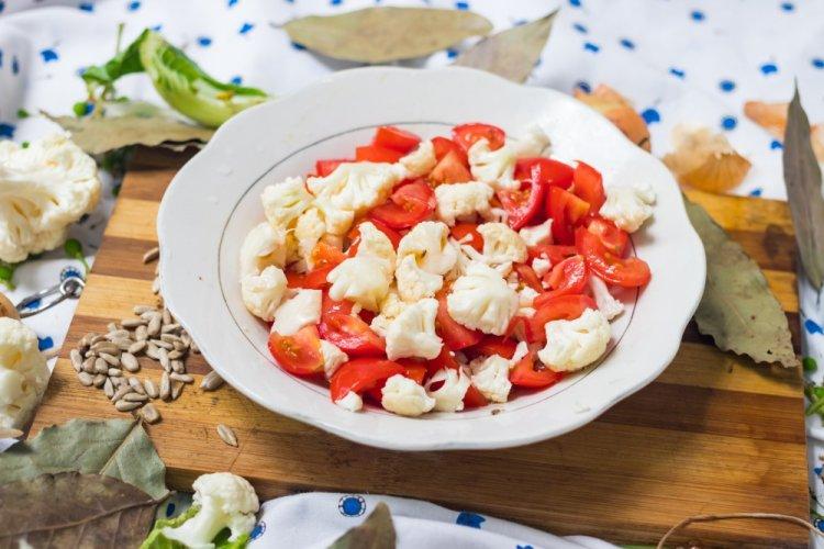 Овощной салат с цветной капустой