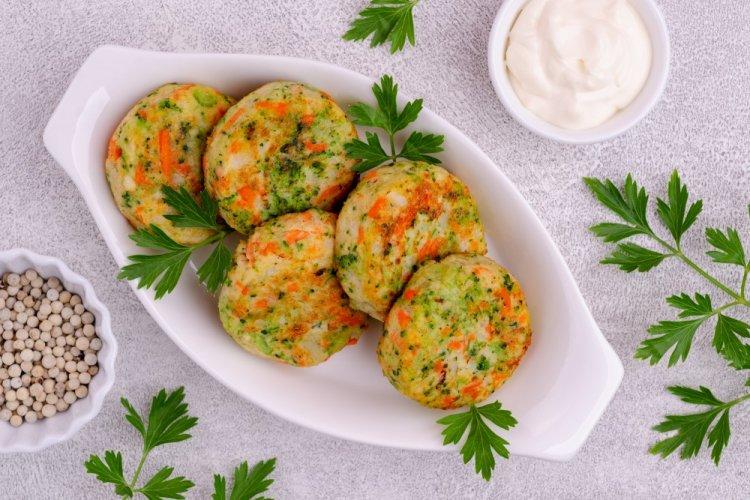 Овощные котлеты из брокколи и моркови