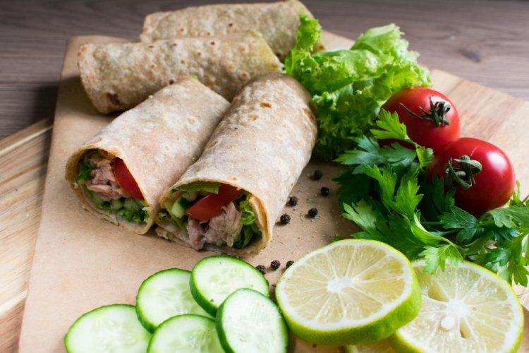ПП ролл из лаваша с тунцом и овощами