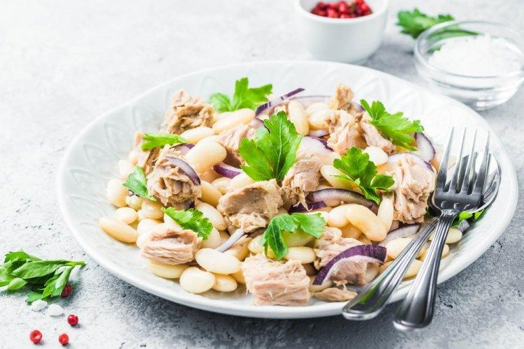 ПП салат с консервированным тунцом и белой фасолью