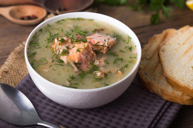 Диетическая уха из горбуши с болгарским перцем