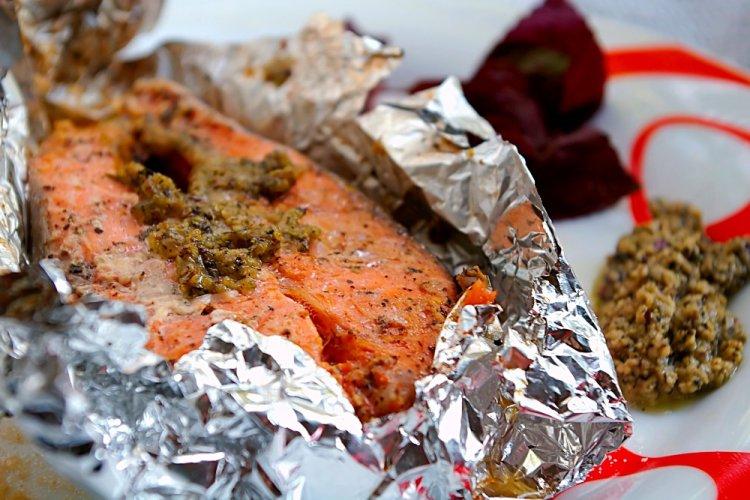 Горбуша с рисом и овощами в фольге