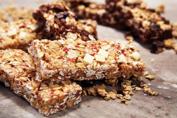 Злаковые батончики с клубникой