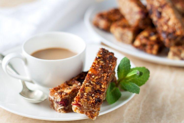 Злаковые батончики с финиками
